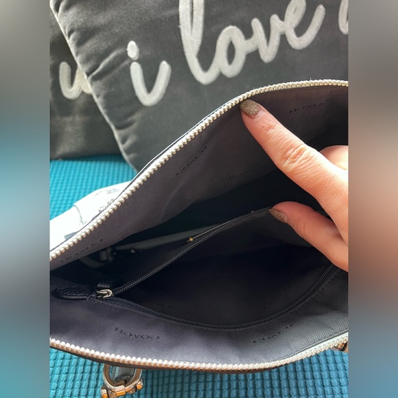 Blue flower coach crossbody purse - Picture 3 of 9